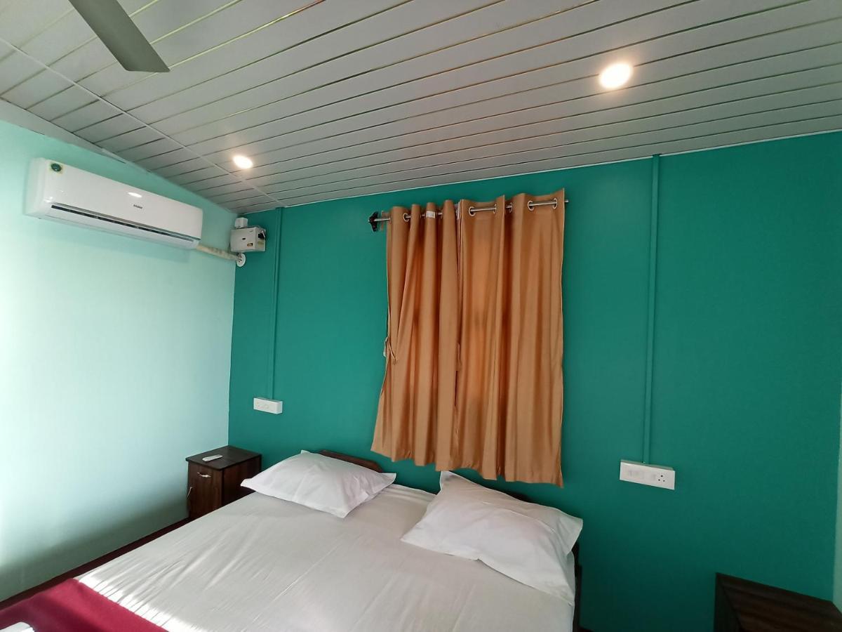 Casa Fiesta Sea Front Huts Apartment