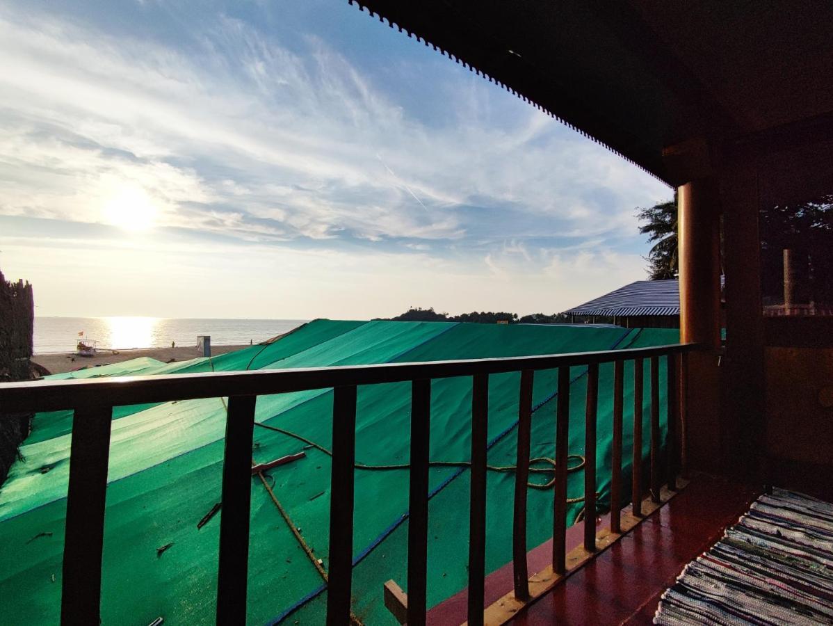 Casa Fiesta Sea Front Huts Apartment Patnem Beach