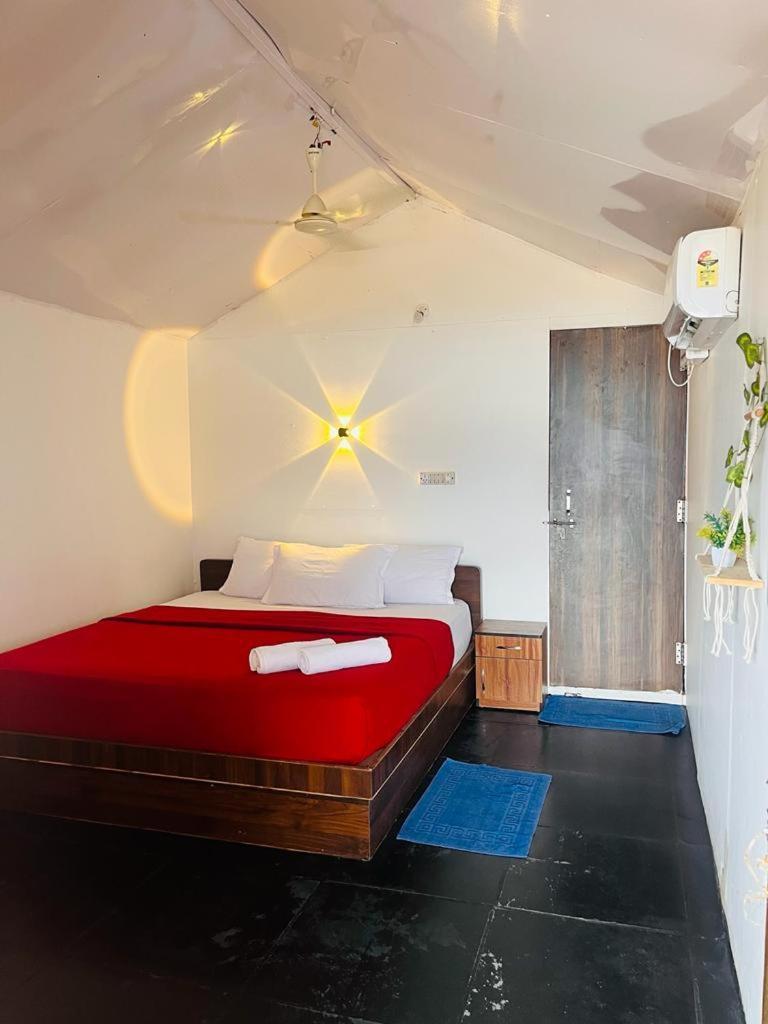 Casa Fiesta Sea Front Huts * Patnem Beach