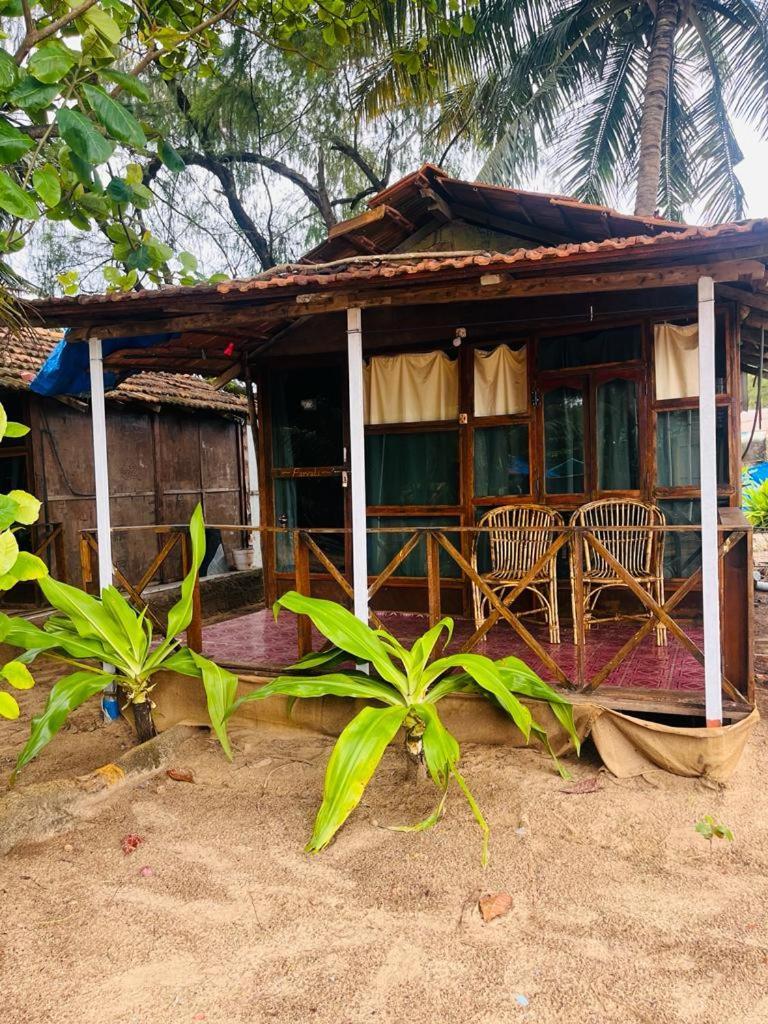 Casa Fiesta Sea Front Huts Apartment