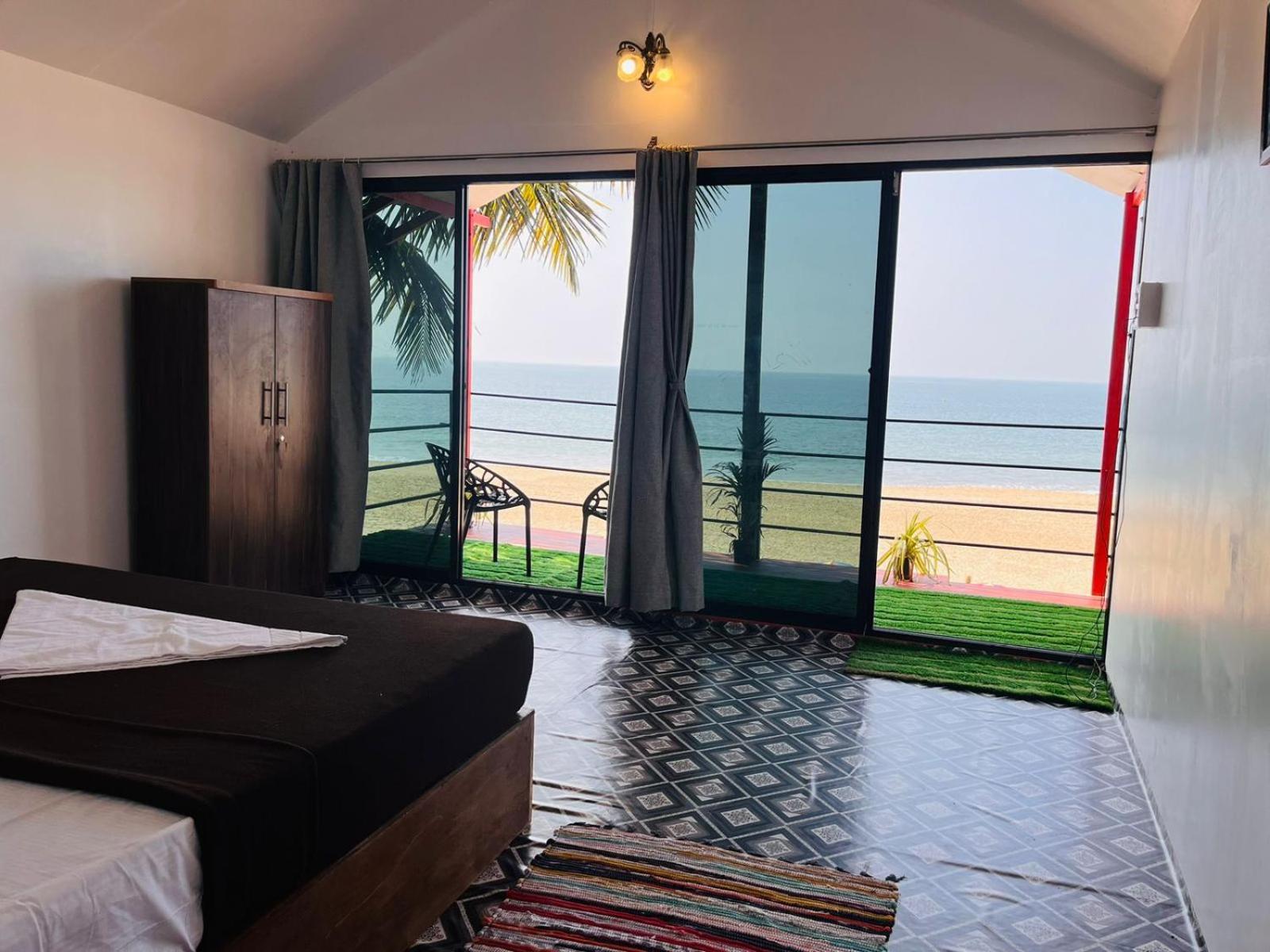 Casa Fiesta Sea Front Huts Patnem Beach
